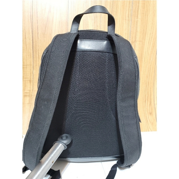 Gucci Black Signature Leather Backpack - Picture 11 of 12